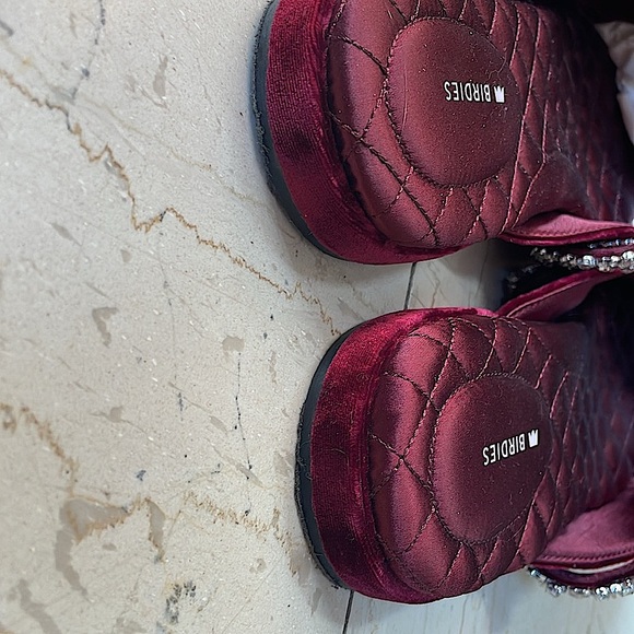 Birdies The Swan Wine Velvet crystal Gem Bracelet Slip-On, almost new! - Picture 6 of 9